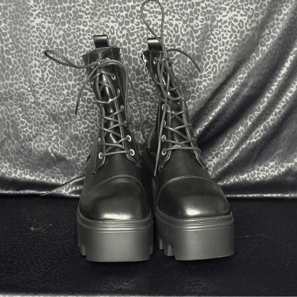 Black Platform Combat Boots W/ Zipper size 7.5-8  *Brand new never worn.